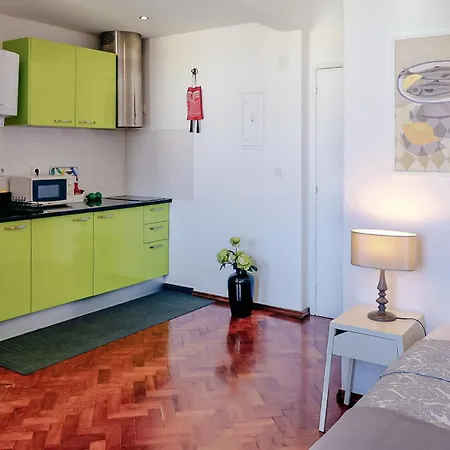 Sweet Lemon - Bright Near Metro & Airport Apartment